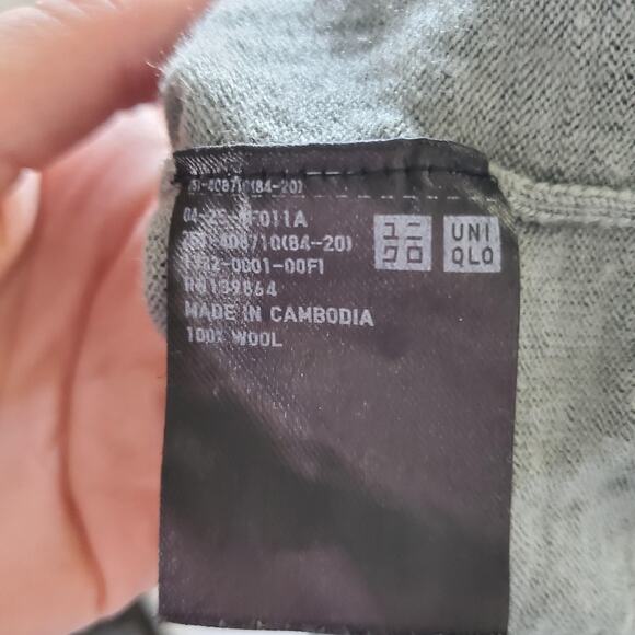 Uniqlo Sweater Mens Large Green V Neck 100% Wool Lightweight Knit Pullover - Picture 6 of 7